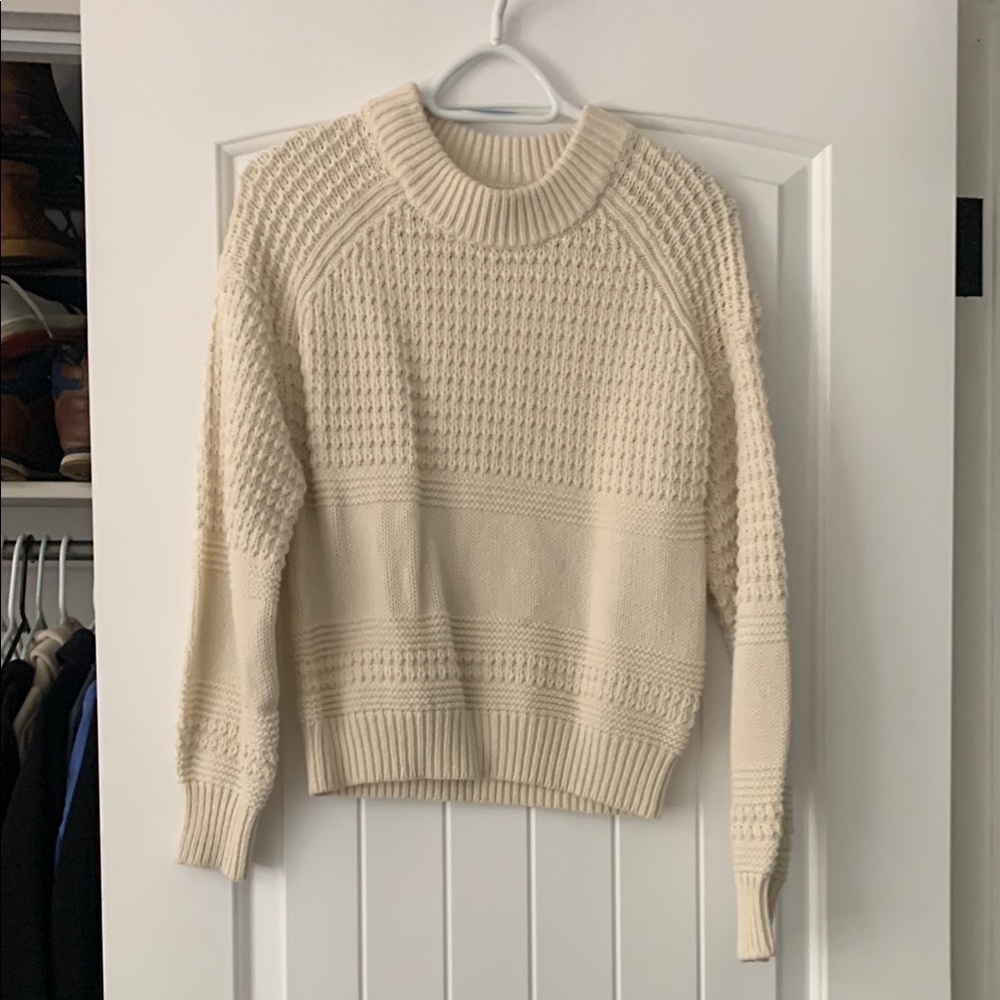 Universal Thread Textured Knit Crew Neck Sweater